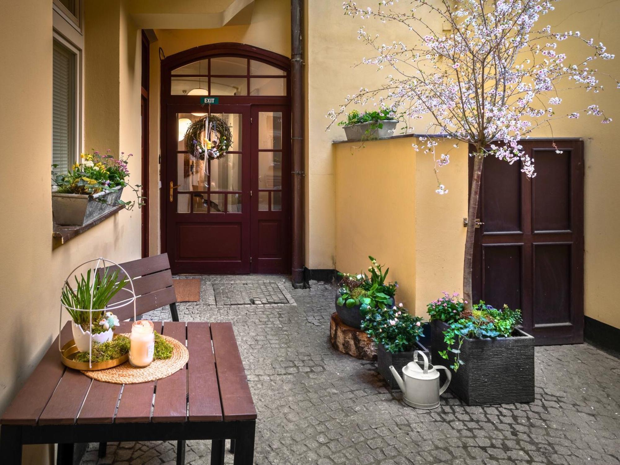 4 Elements Apartments Прага Экстерьер фото